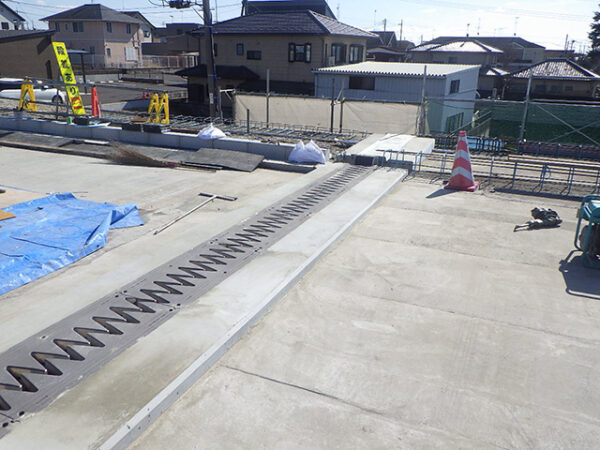 伸縮装置設置工【新設】写真6